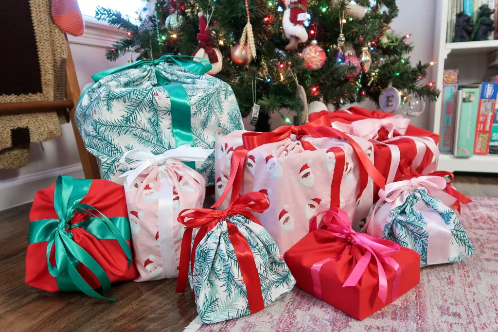 You are currently viewing Как сшить новогодний мешок для подарков от Деда Мороза