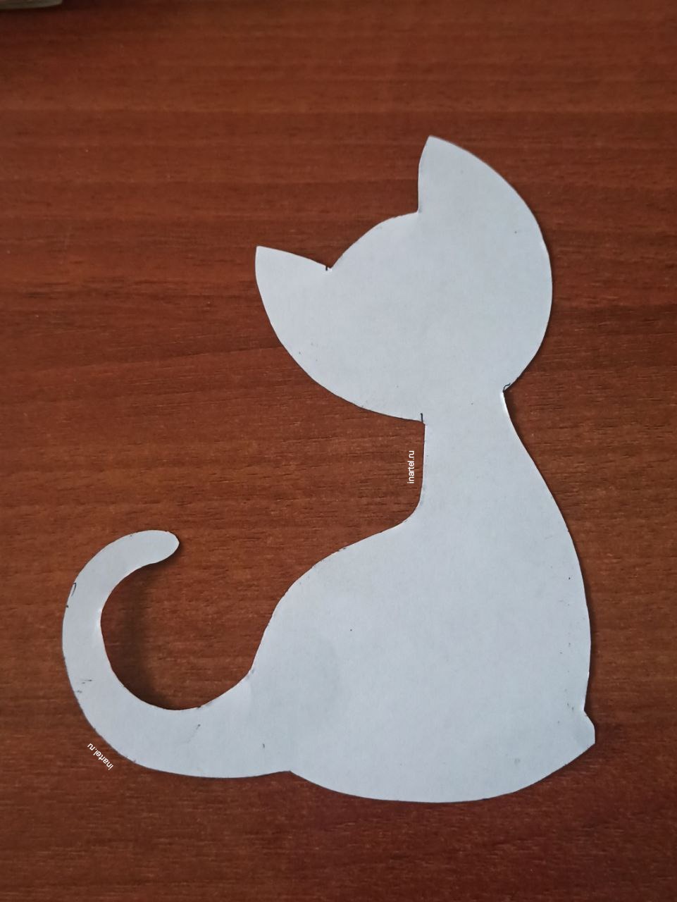 Cилуэт кота из бумаги